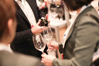 專訪VINEXPOSIUM CEO:葡萄酒市場(chǎng)結(jié)構(gòu)已發(fā)生變化,酒莊不應(yīng)過度依賴進(jìn)口商